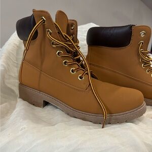 Women’s etc boots size 10